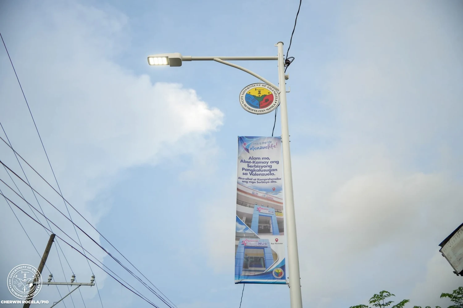 Luminaire and pole installation · Valenzuela City | CHERWIN ROCELA/PIO