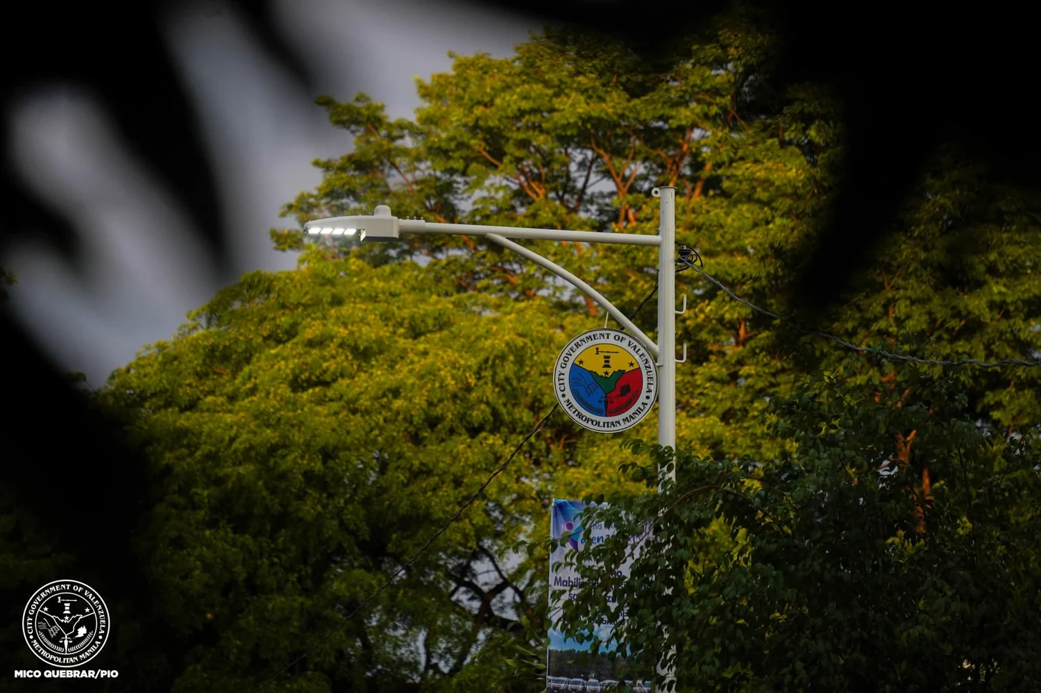 Roadside luminaire close-up · Valenzuela City | MICO QUEBRAR/PIO